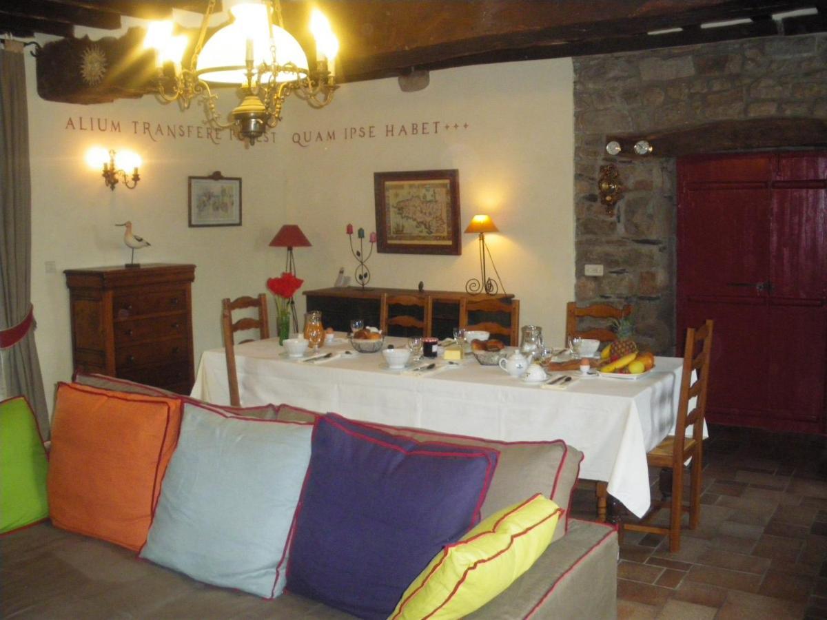 Manoir De La Ville Marie Hirel Екстериор снимка
